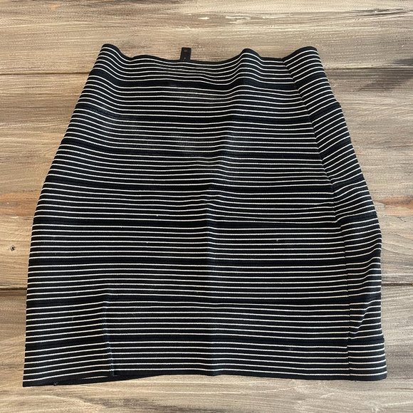 BCBGMaxAzria Alisa Black White Bandage Skirt Mini Striped XS High Rise - Picture 2 of 4